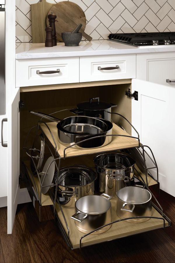 https://www.kitchencraft.com/-/media/kitchencraft/products/cabinet_interiors/kc_pots_and_pans_pullout.jpg